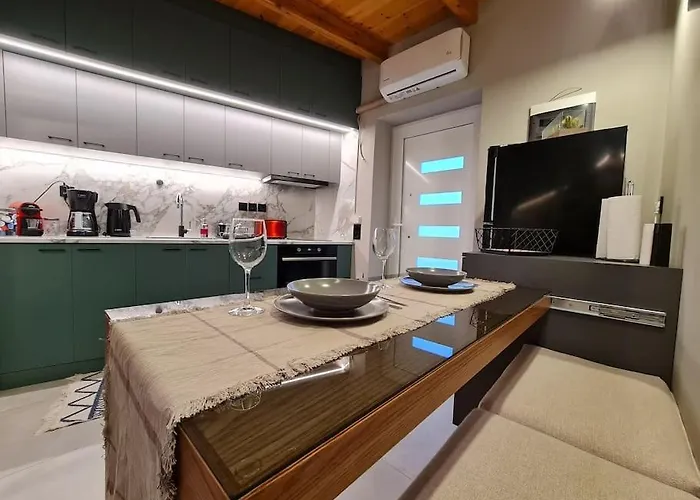 Matchbox, 4 Season House Apartment *