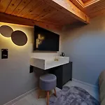 Matchbox, 4 Season House *
